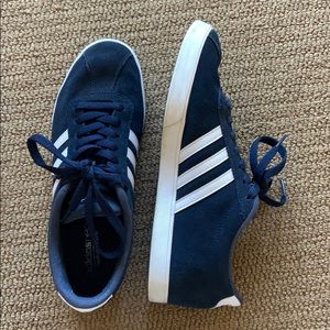 Adidas Navy shoes 9.5. Great condition!